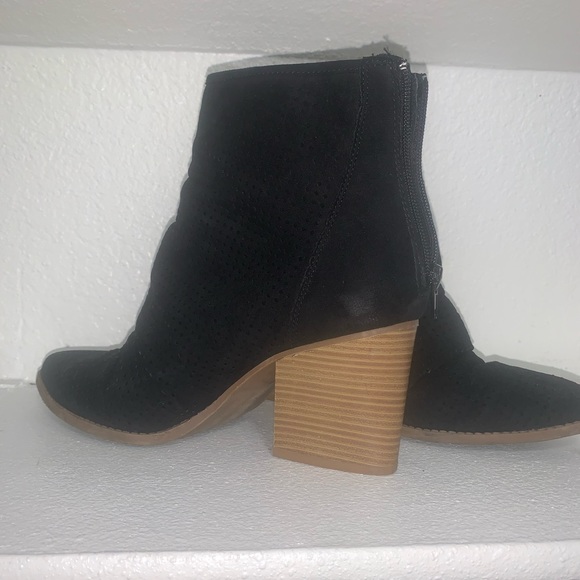 Black heeled booties - Picture 4 of 5